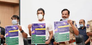 Vijay Deverakonda Felicitates Plasma Donors