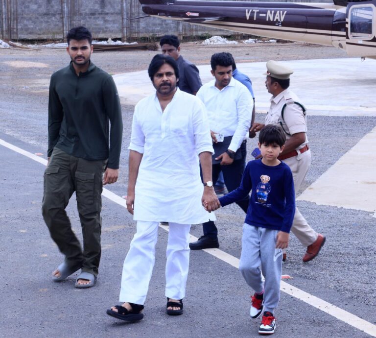 తన ఇద్దరి కొడుకులతో పవన్ కళ్యాణ్