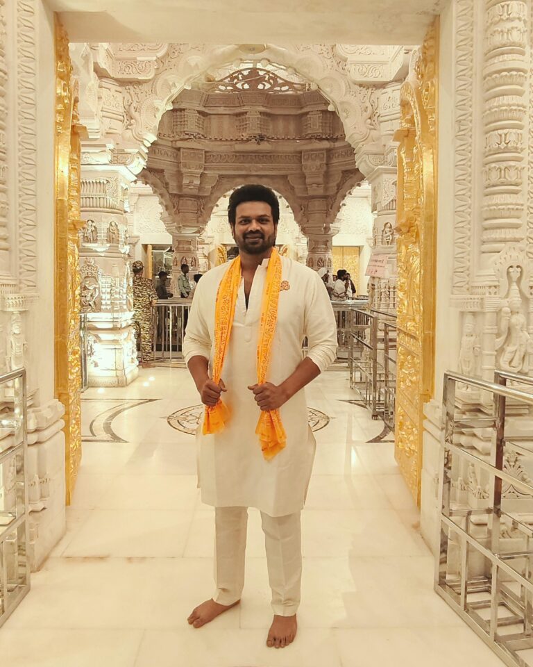 అయోధ్య శ్రీరాముడిని దర్శించుకున్న రాకింగ్ స్టార్ మంచు మనోజ్