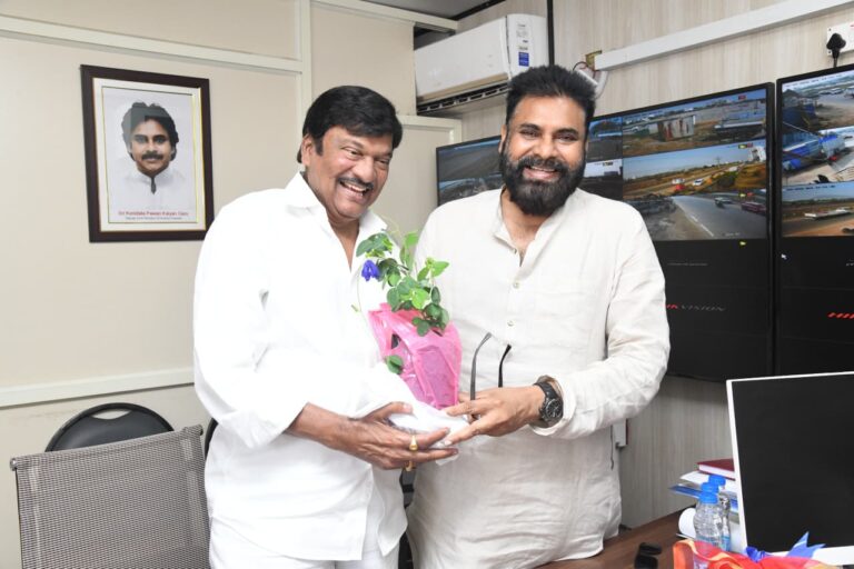 డిప్యూటీ సీఎం పవన్ కళ్యాణ్‌తో ‘నటకిరీటి’ రాజేంద్ర ప్రసాద్ భేటీ: ‘పద్మశ్రీ’ వచ్చినందుకు ఘన సత్కారం