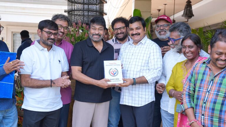 మెగాస్టార్ చిరంజీవి గారి చేతుల మీదుగా TFJA డైరీ, ఇన్సూరెన్స్, ఐడి కార్డ్స్ లాంచ్