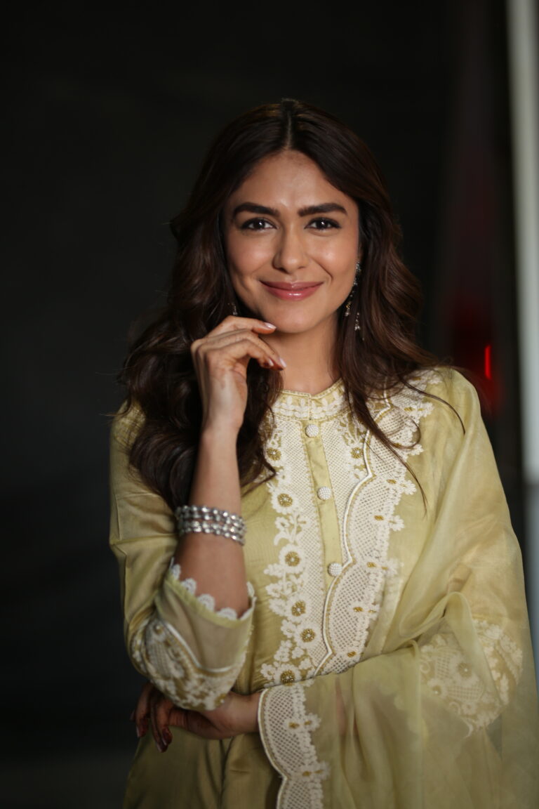 ‘డెకాయిట్‌’ రెండు భాషల్లో షూట్ చేశాం, క్యారెక్టర్‌ను చాలా ఎంజాయ్ చేస్తూ చేశాను : మృణాల్